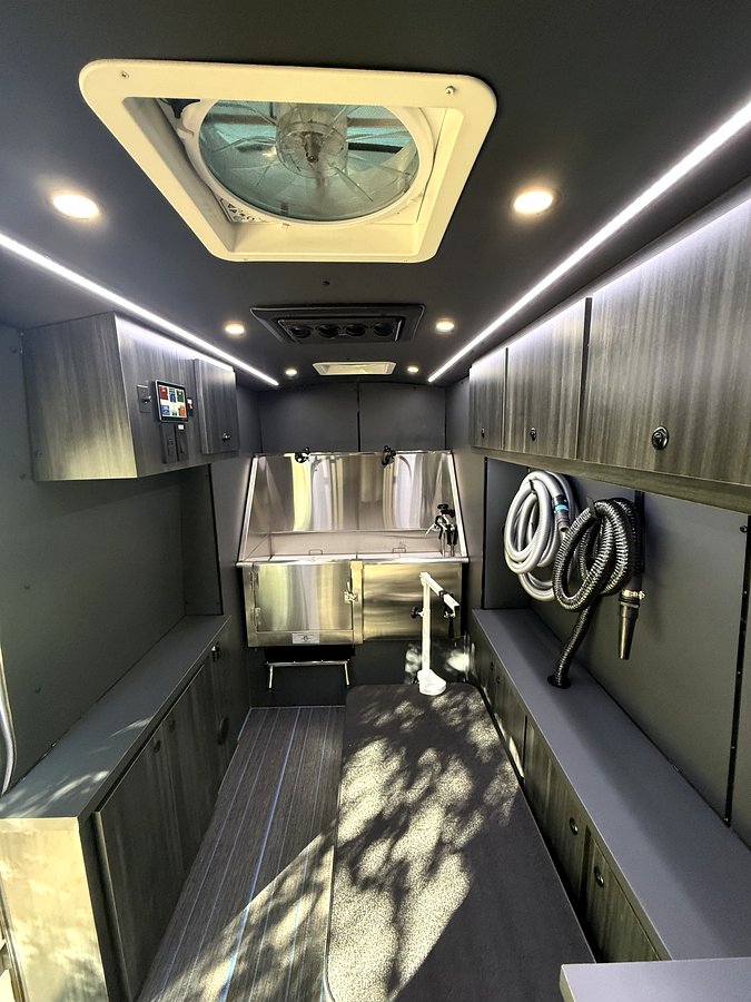 Grooming van LED lighting interior layout
